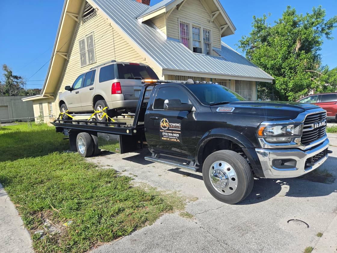 MG Towing flatbed with a loaded vehicle
